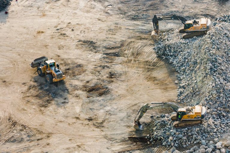 An aerial view of a diamond mine, a model of Diamond Mining advocated by Yes Invest in Guinea.
