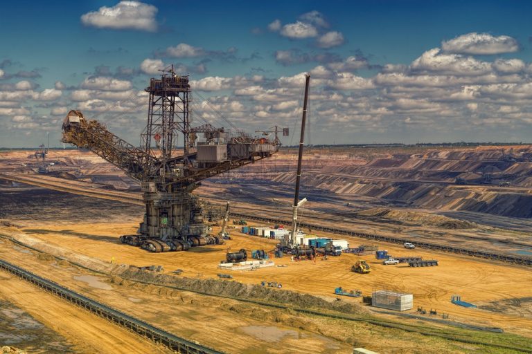 A panoramic view of a high-tech bauxite mining site i, showcasing the vast mineral wealth available when you choose to Yes! Invest in Guinea.