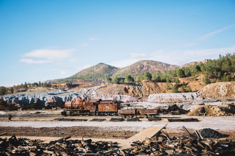 Graphite Mining in Guinea: Critical Minerals for Battery Tech overview by yes! invest guinea.