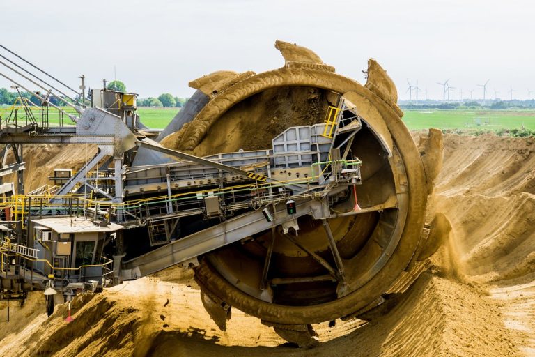 High-Grade Iron Ore Investing in Guinea's Simandou Project by yes! invest guinea.