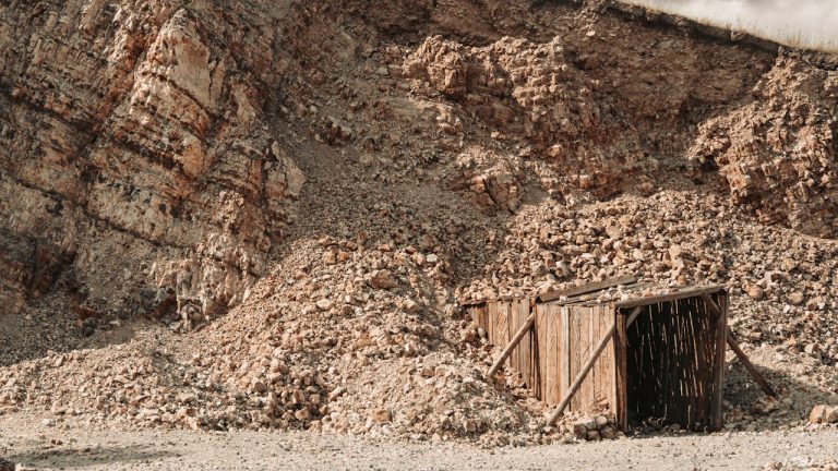 Tungsten mining in Guinea by yes! invest guinea.