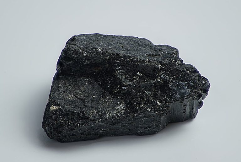 Industrial Minerals in Guinea geological roadmap and investment guide by yes! invest guinea.